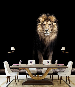 Лев из ночи в интерьере кухни с большим столом