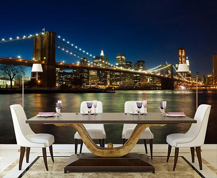 Бруклинский мост в ночи в интерьере кухни с большим столом