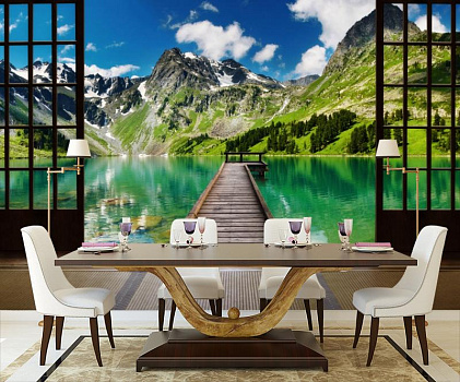 Прозрачное озеро в горах в интерьере кухни с большим столом