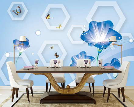 Синие лилии в интерьере кухни с большим столом