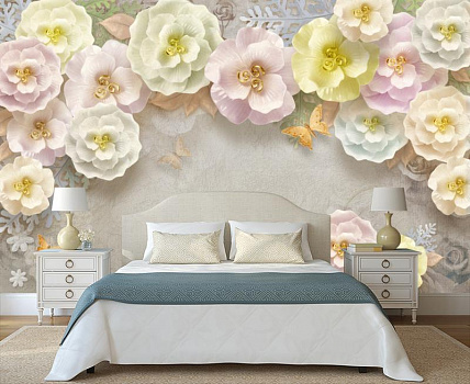 Цветы на серой стене в интерьере спальни