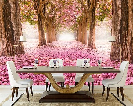 Розовый лес в интерьере кухни с большим столом