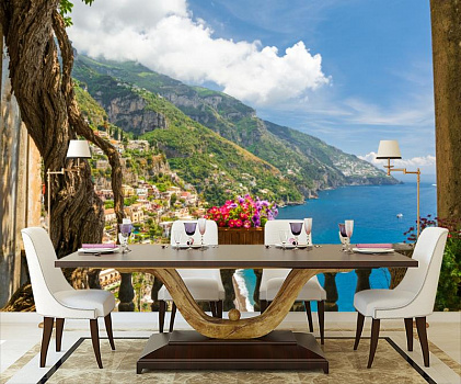 Балкон с видом на море в интерьере кухни с большим столом