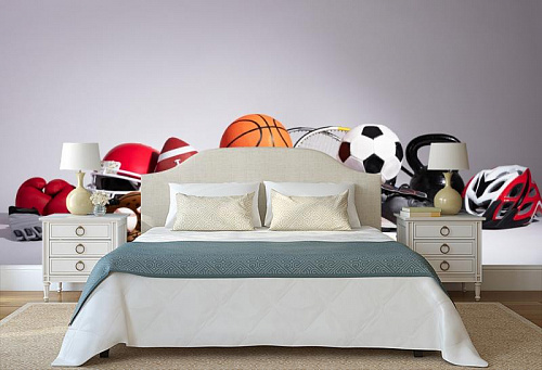 Спортивные принадлежности в интерьере спальни