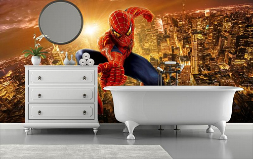 Человек паук над городом в интерьере ванной