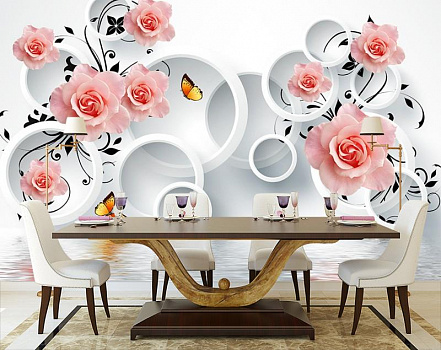 Бутоны роз над водой в интерьере кухни с большим столом