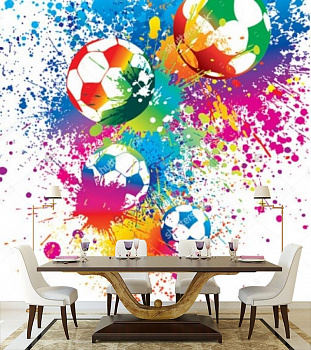 Разноцветный футбол в интерьере кухни с большим столом