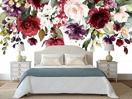 Яркие цветы в интерьере спальни