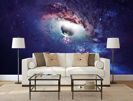 Планета в космосе в интерьере гостиной с диваном