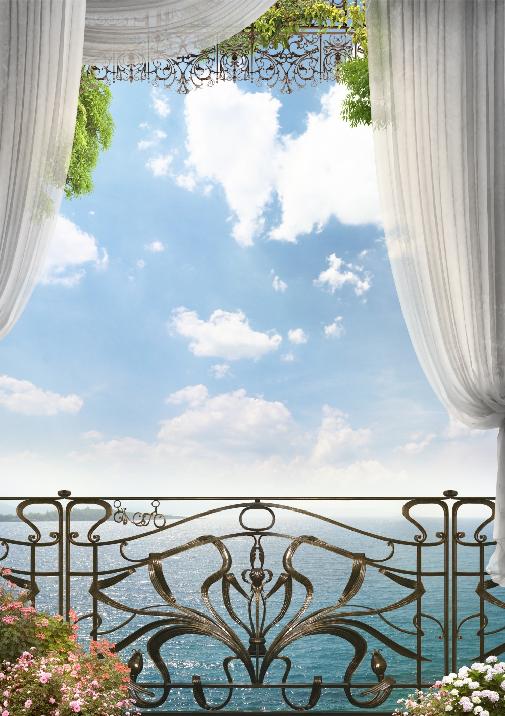 Кованный балкон с видом на море