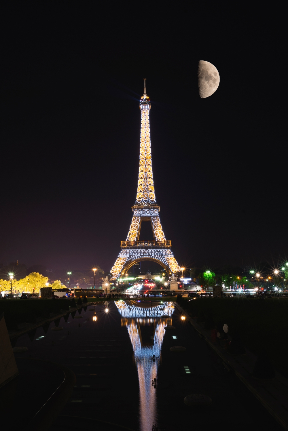 Ночная Эйфелева башня