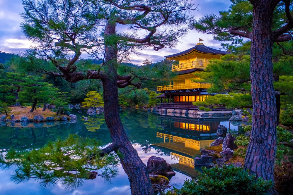 Японский дом у реки