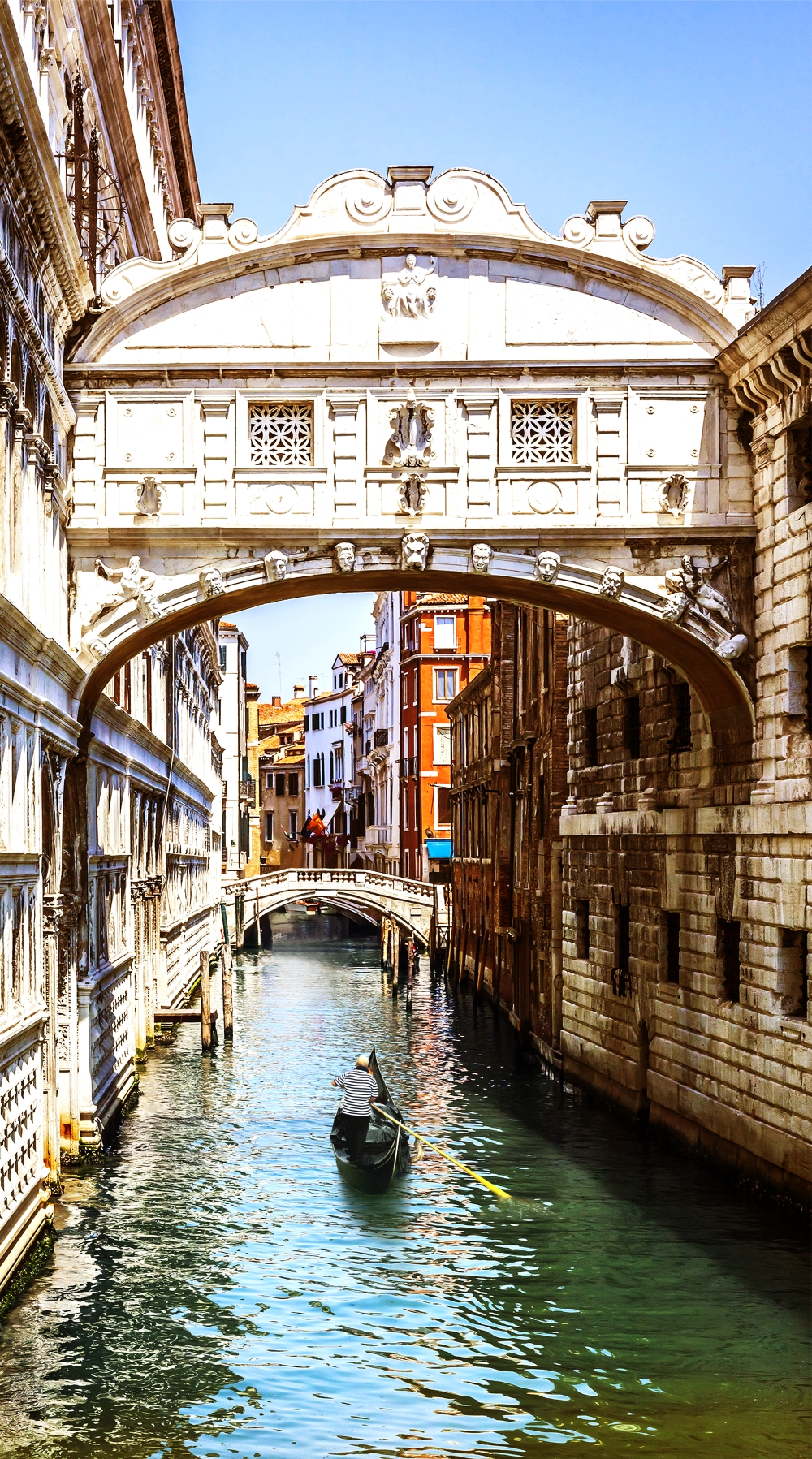 Арка над каналом Венеции