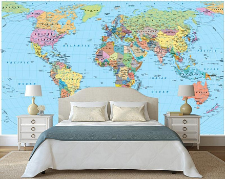 Политическая карта мира в интерьере спальни