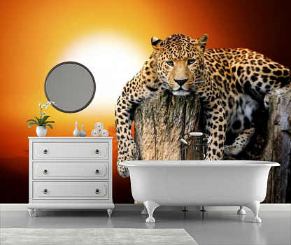 Леопард на закате в интерьере ванной