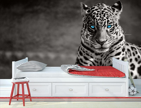 Леопард в ожидании в интерьере детской комнаты мальчика