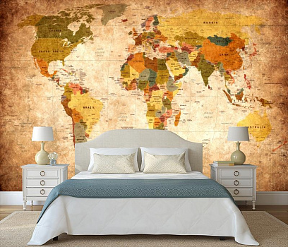 Старинная карта мира в интерьере спальни
