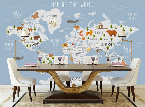 Карта мира с животными в интерьере кухни с большим столом