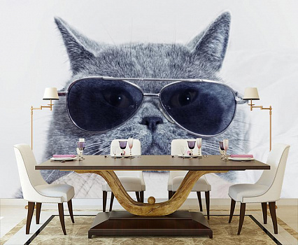 Кот ученый в интерьере кухни с большим столом