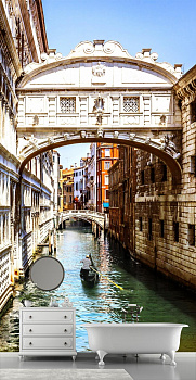 Арка над каналом Венеции в интерьере ванной
