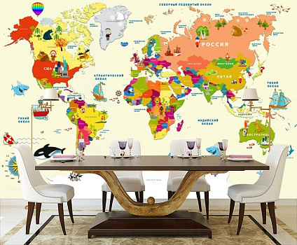 Яркая карта мира  в интерьере кухни с большим столом