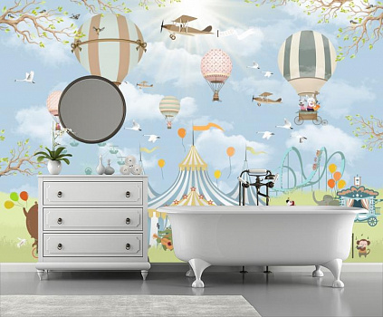 Воздушные шары над каруселями и цирком в интерьере ванной