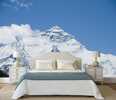 Снежные горы в интерьере спальни