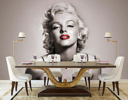 Мерлин Монро в интерьере кухни с большим столом
