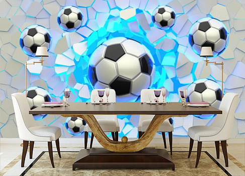 Футбольные мячи в интерьере кухни с большим столом