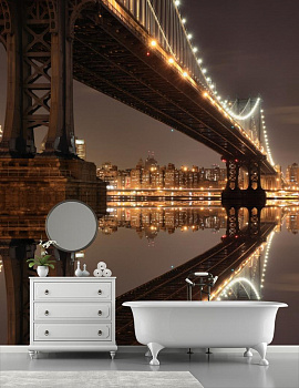 Манхэттенский мост в ночи в интерьере ванной