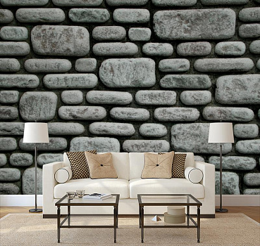 Стена из гладкого камня в интерьере гостиной с диваном