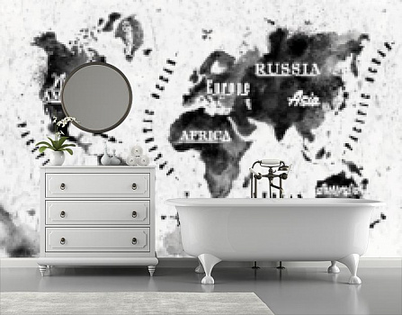 Черно-белая карта мира в интерьере ванной