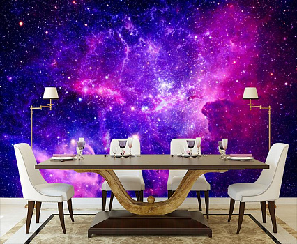 Миллионы звезд в интерьере кухни с большим столом