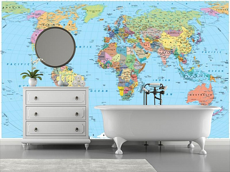 Политическая карта мира в интерьере ванной