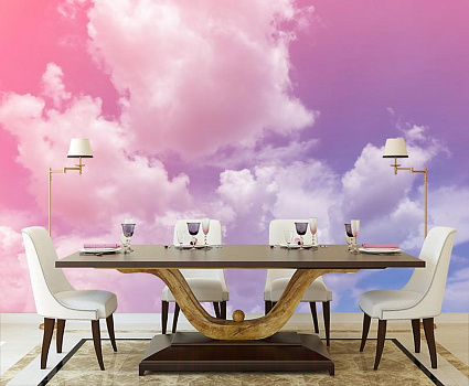 Краски неба в интерьере кухни с большим столом