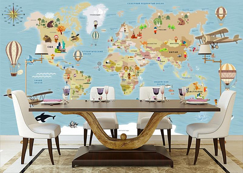 Карта мира в спокойных тонах в интерьере кухни с большим столом