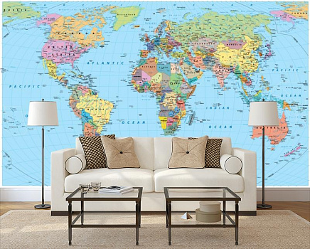 Политическая карта мира в интерьере гостиной с диваном
