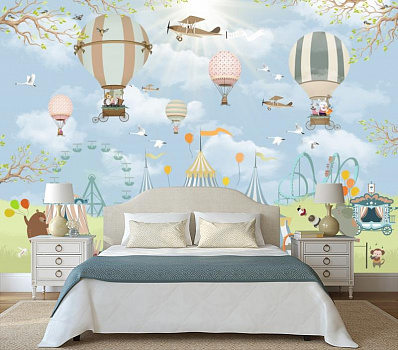 Воздушные шары над каруселями и цирком в интерьере спальни