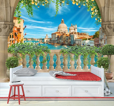 Белый балкон с видом на Венецию  в интерьере детской комнаты мальчика