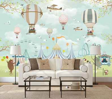 Воздушные шары над цирком шапито в интерьере гостиной с диваном