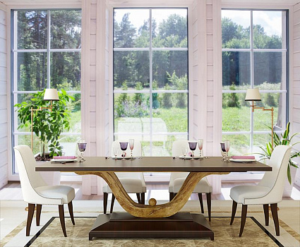 Окна с видом на лес в интерьере кухни с большим столом