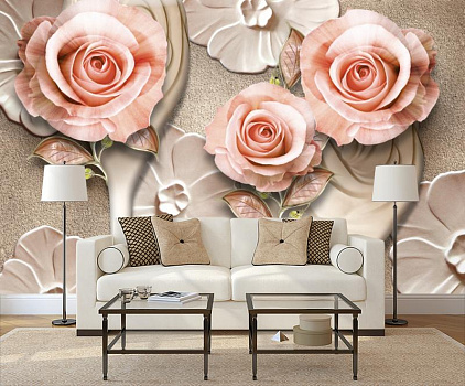 Розы и стальные цветы   в интерьере гостиной с диваном