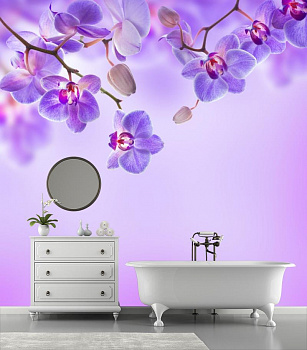 Фиалковая орхидея  в интерьере ванной