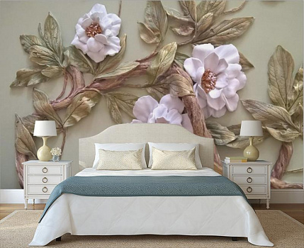 Барельеф с белыми цветами на дереве в интерьере спальни