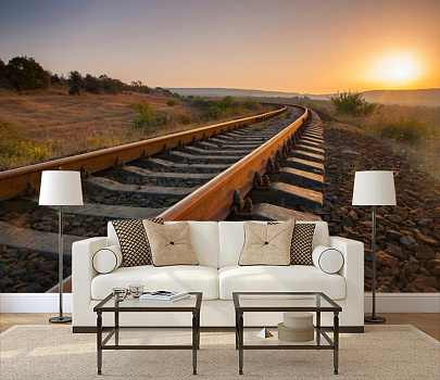 Железная дорога на закате в интерьере гостиной с диваном