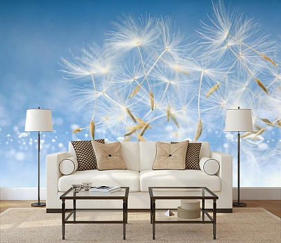 Белые зонтики одуванчика  в интерьере гостиной с диваном