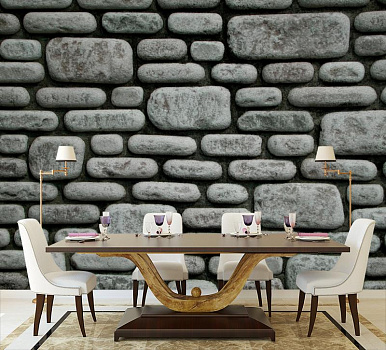 Стена из гладкого камня в интерьере кухни с большим столом