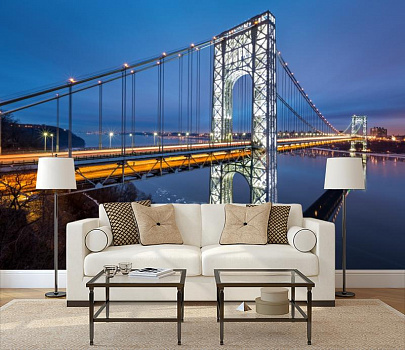 Мост Джорджа Вашингтона в Нью-Йорке в интерьере гостиной с диваном