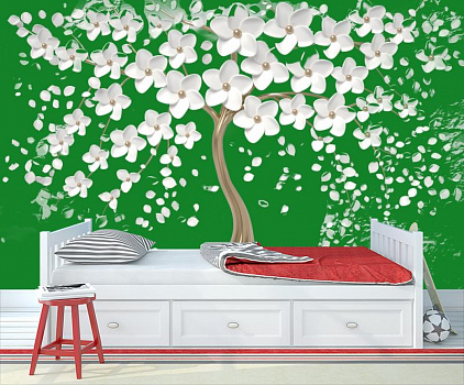 Белые цветы на зеленом фоне в интерьере детской комнаты мальчика
