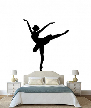 Балерина в интерьере спальни